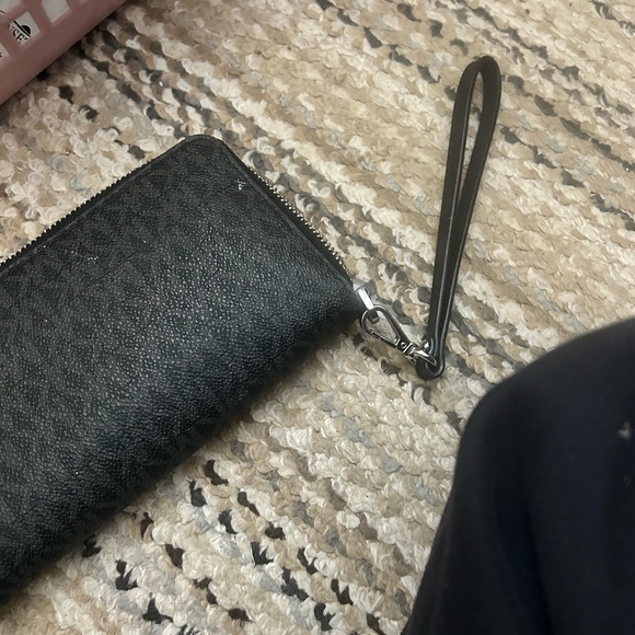 Make OFFER Michael Kors Black and Gray Tote Bag with Wallet/wristlet - Picture 9 of 10